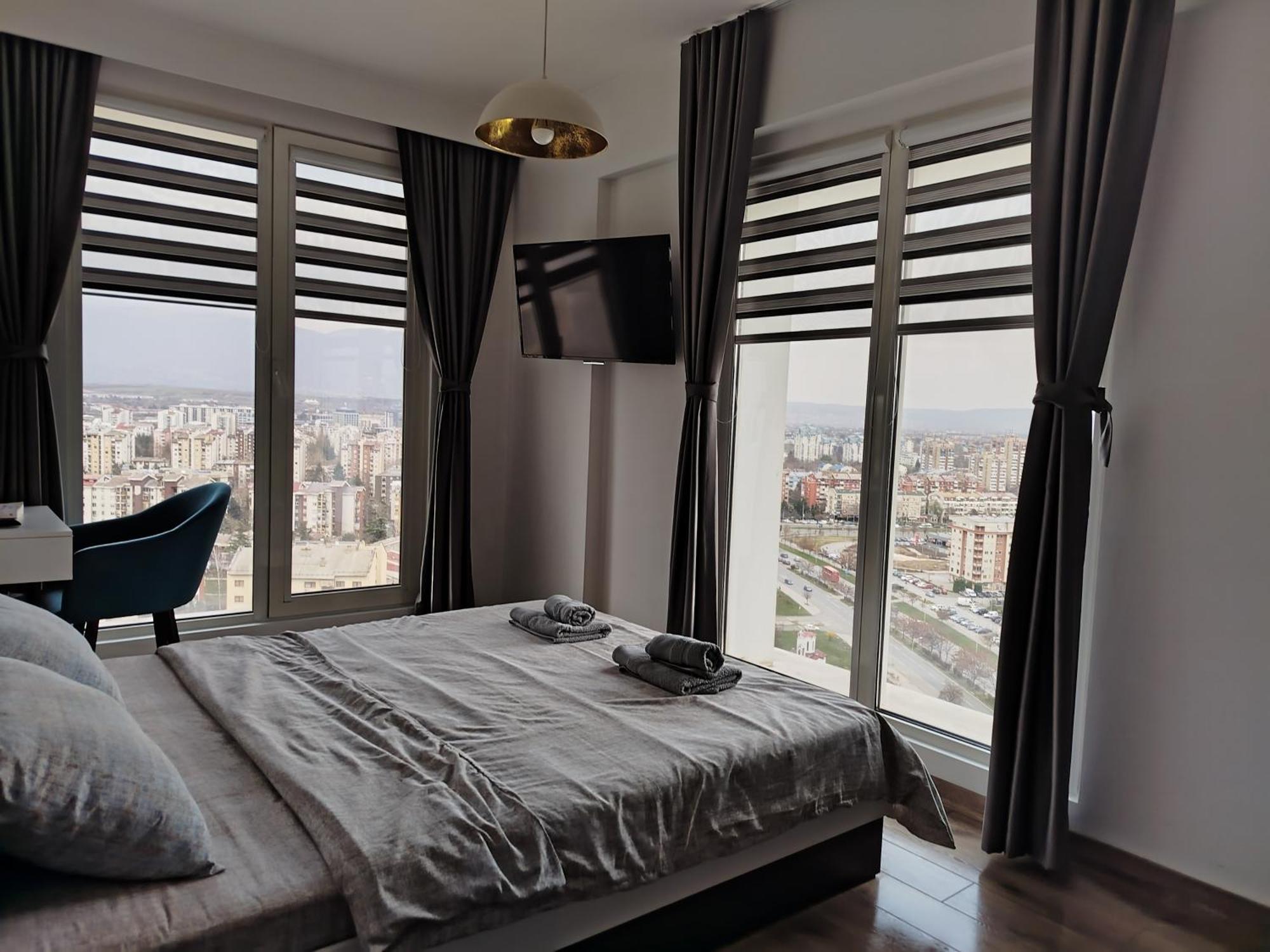 18Th & 16H Floor Secure Luxury Condos With Pool & Fitness Included In Price Skopje Exteriér fotografie
